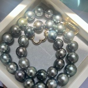 Natural Tahitian Pearl necklace 11-13mm